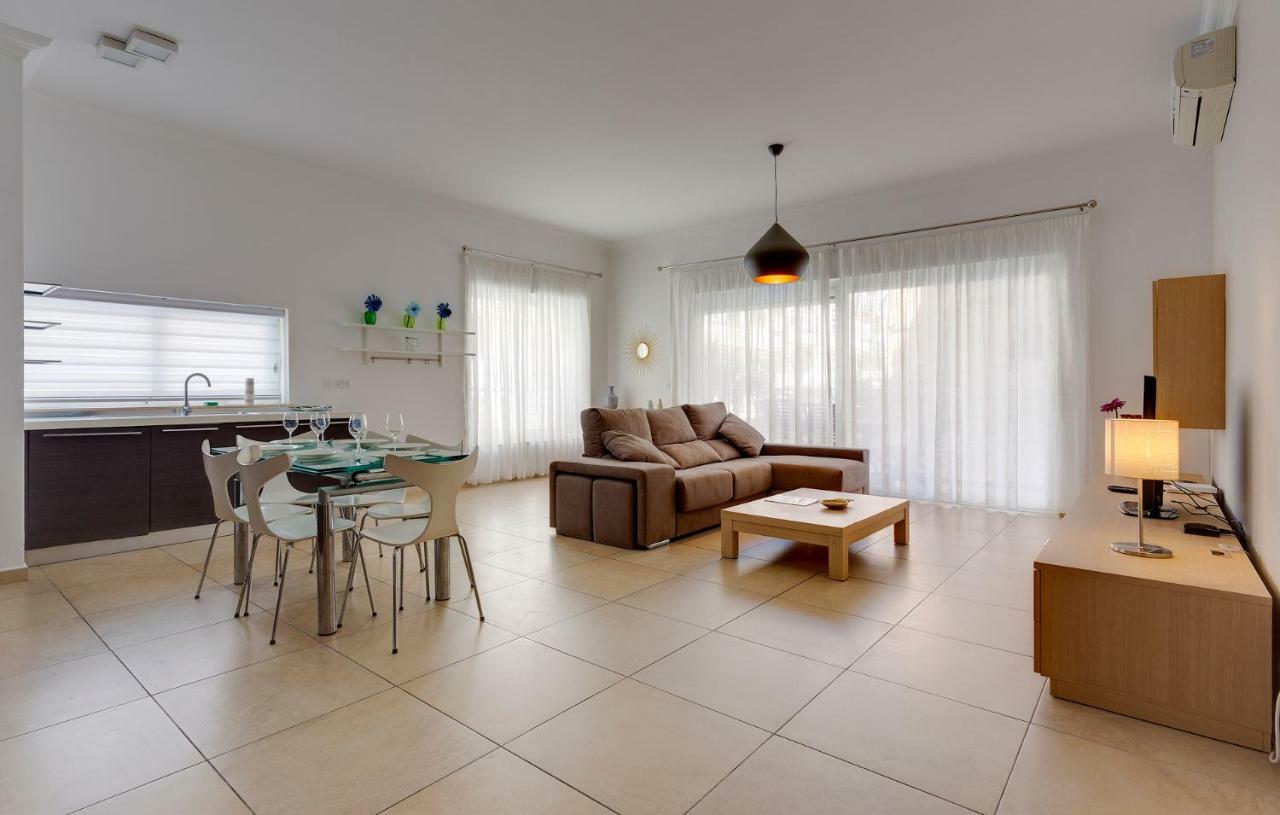 Apartment In Fort Cambridge With Pool Sliema Exterior photo