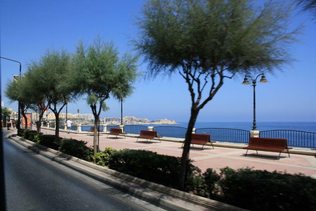 Apartment In Fort Cambridge With Pool Sliema Exterior photo